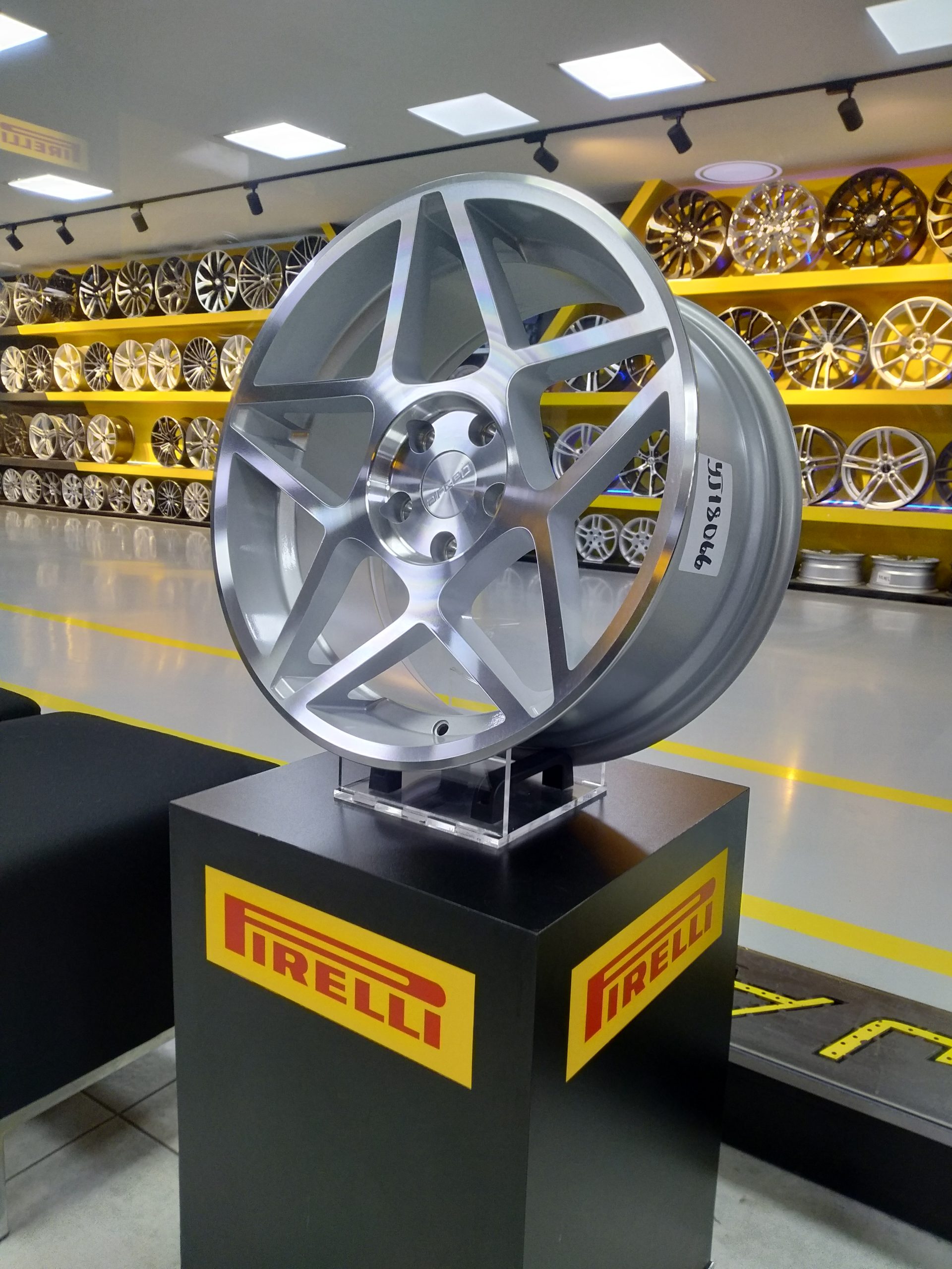 18X8.5 5X112 ET35 73.1 SILVER MACHINED